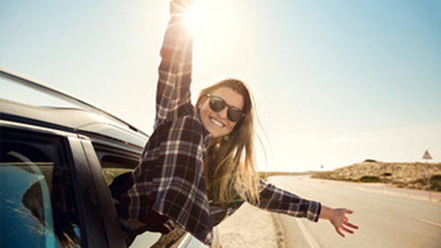 Concorso di colpa del passeggero che si sporge dal finestrino dell’auto